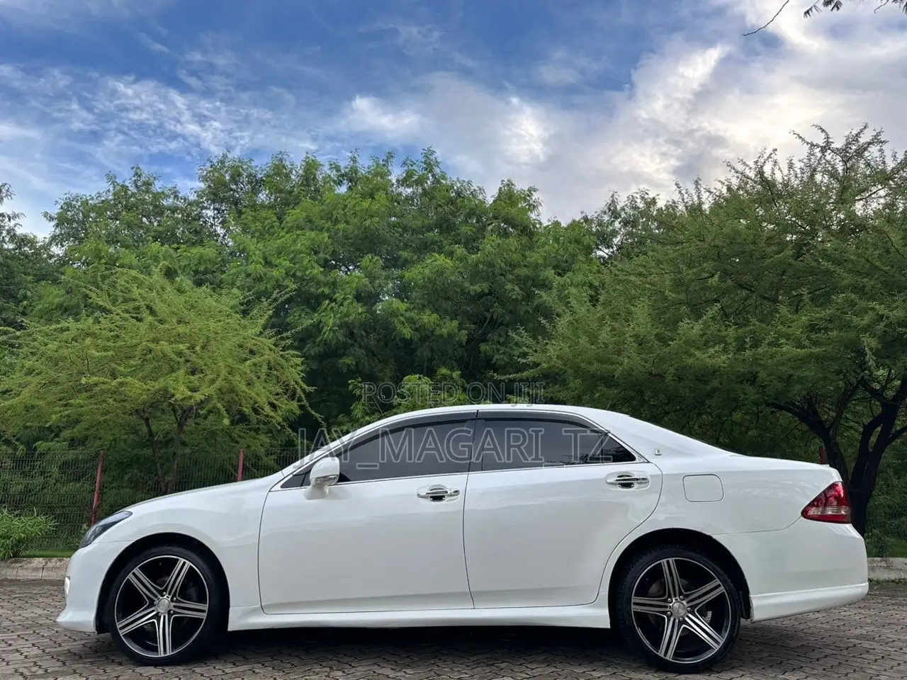 Toyota Crown 2009 White