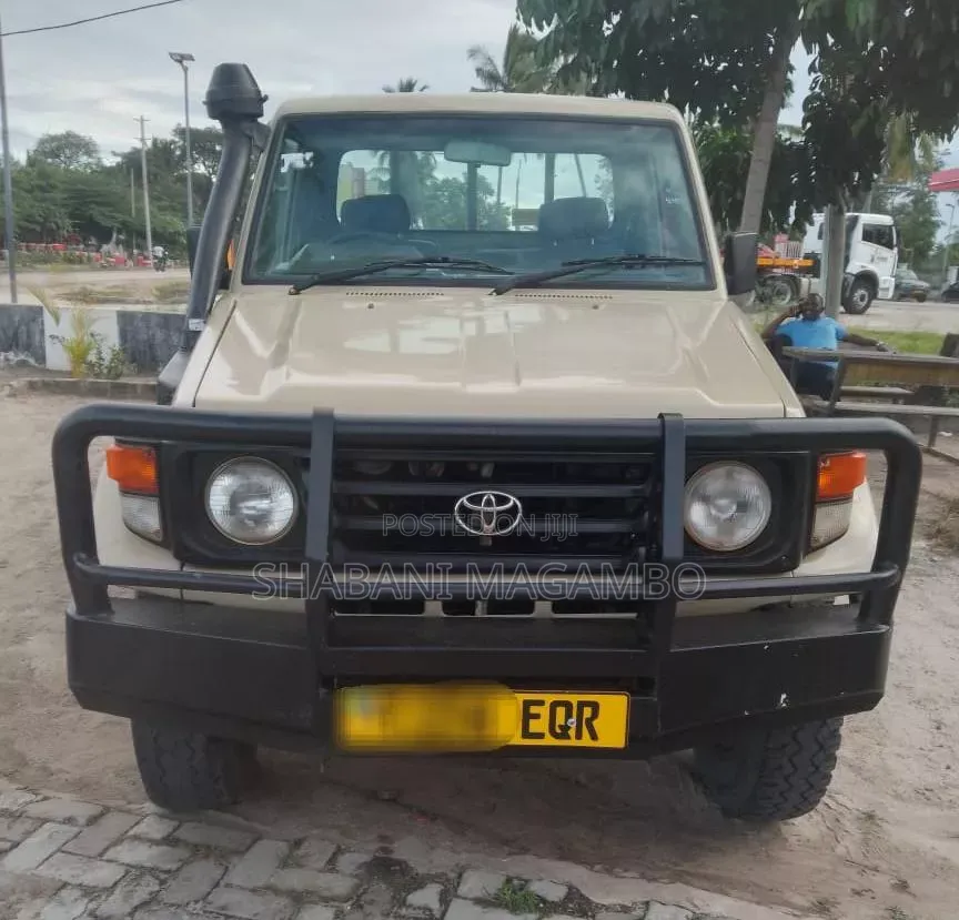 Toyota Land Cruiser 2024 Beige