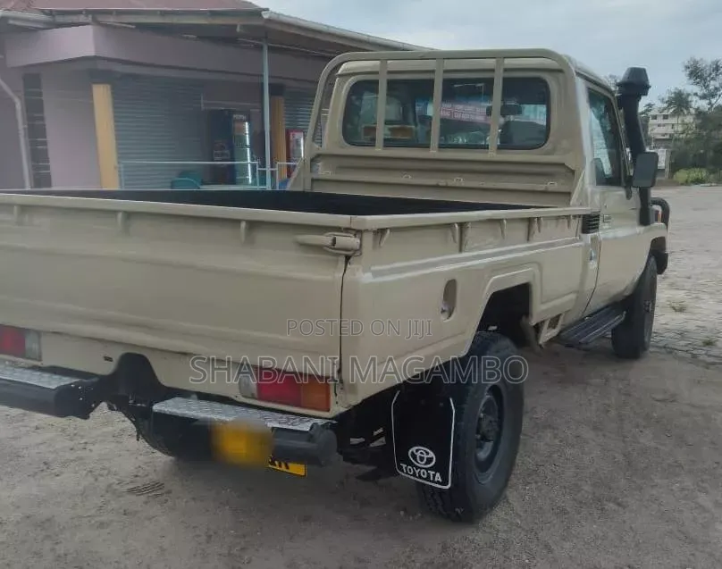 Toyota Land Cruiser 2024 Beige