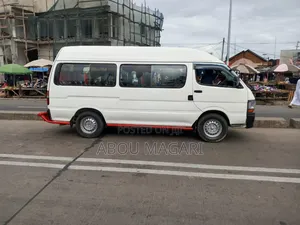 Toyota HiAce 2002 White
