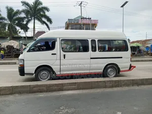 Toyota HiAce 2002 White