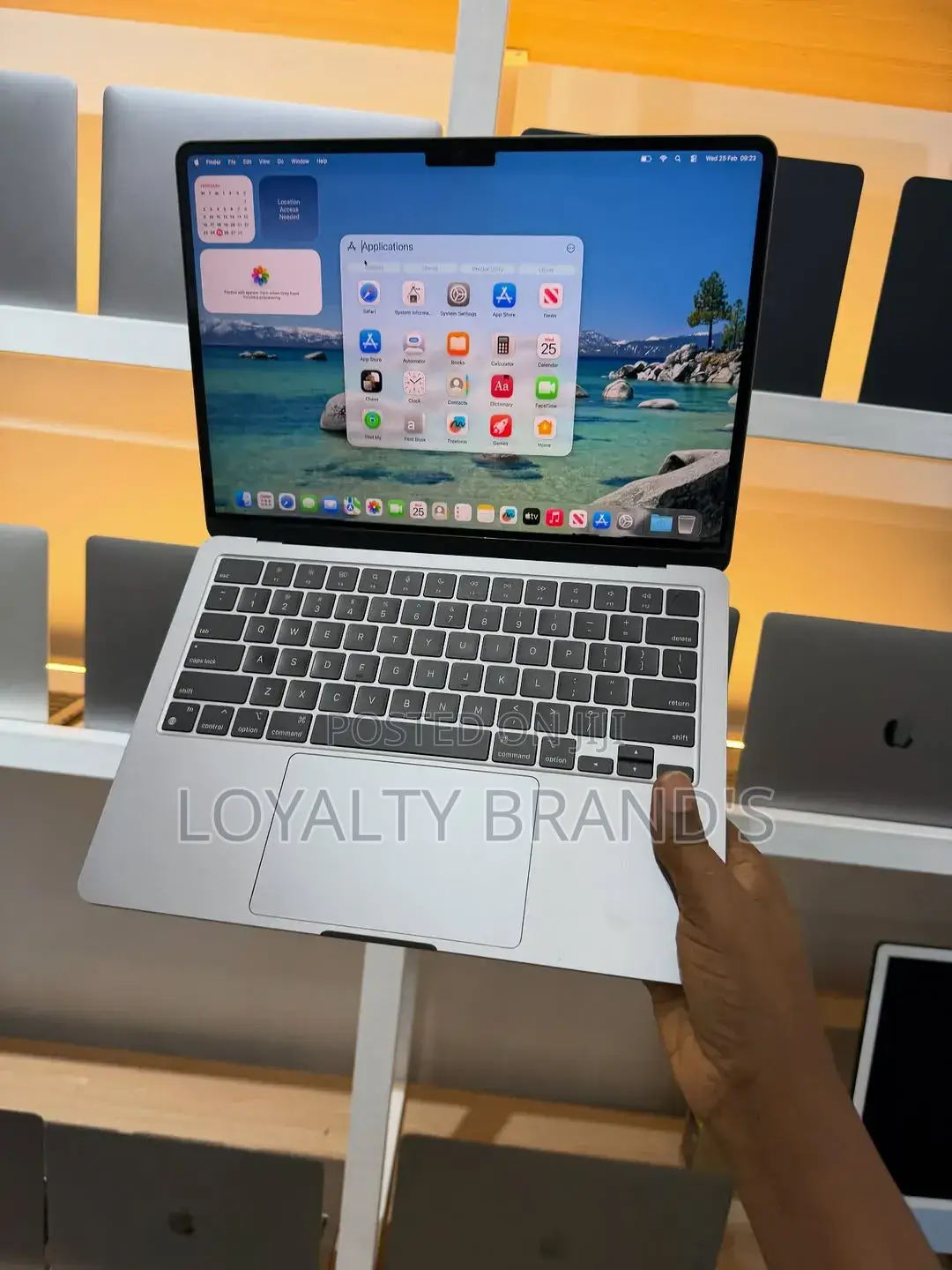 New Laptop Apple MacBook Air 2024 M3 8GB Apple M3 SSD 256GB