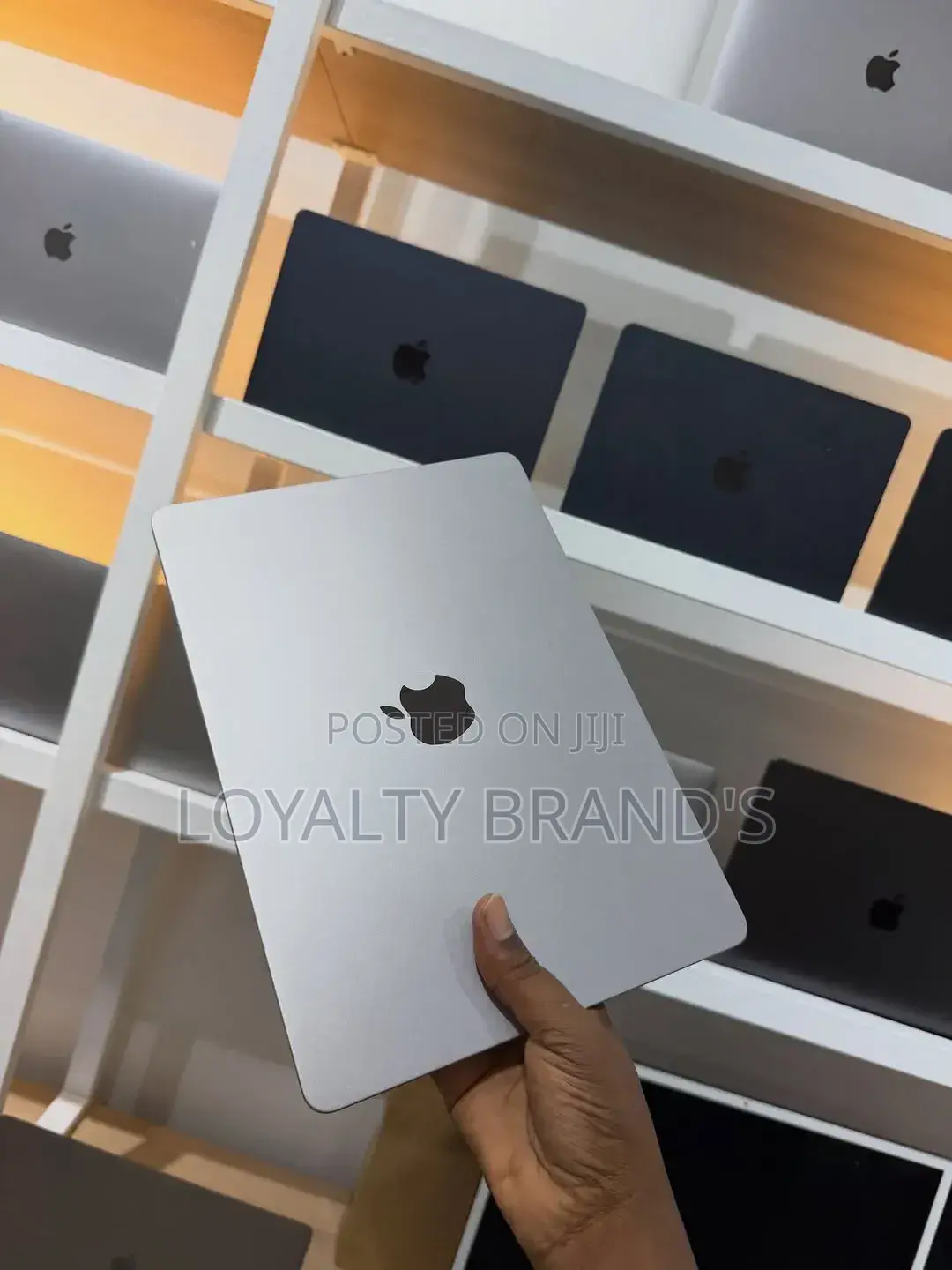 New Laptop Apple MacBook Air 2024 M3 8GB Apple M3 SSD 256GB
