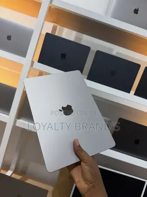 New Laptop Apple MacBook Air 2024 M3 8GB Apple M3 SSD 256GB