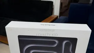 New Laptop Apple MacBook Pro 2025 M5 16GB Apple M5 SSD 1T