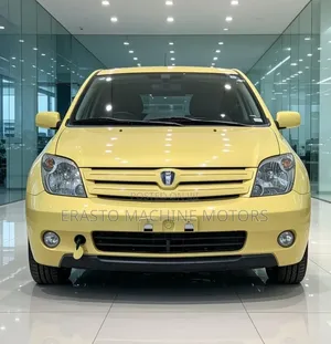 Toyota IST 2003 Yellow