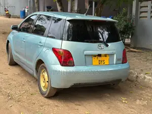 Toyota IST 2005 Blue