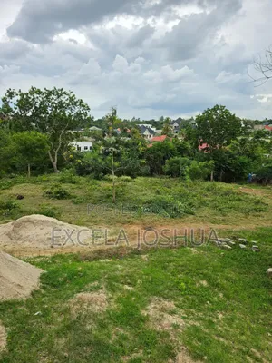 Kiwanja Kinauzwa Madale Mivumoni