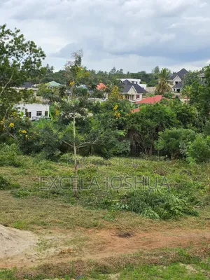 Kiwanja Kinauzwa Madale Mivumoni