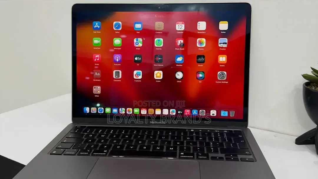 New Laptop Apple MacBook Pro 2022 M2 8GB Apple M2 SSD 256GB