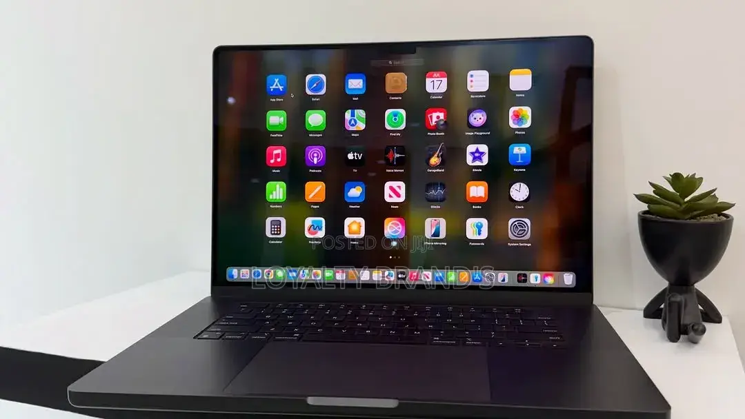 New Laptop Apple MacBook Pro 2024 M4 Pro 24GB Apple M4 Pro SSD 512GB