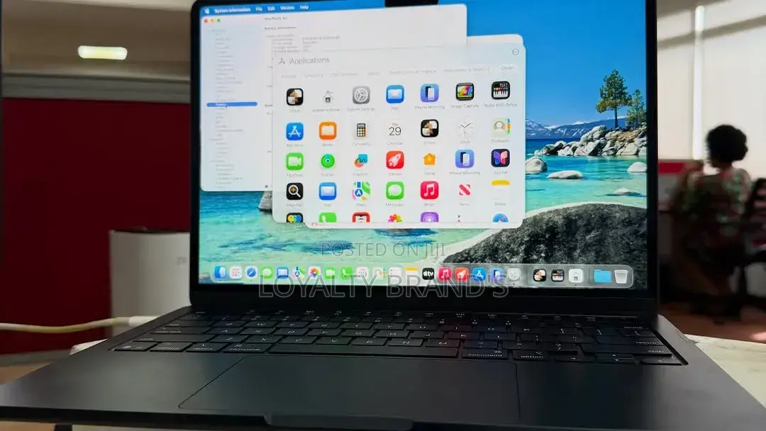 New Laptop Apple MacBook Air 2025 M4 16GB Apple M4 SSD 256GB