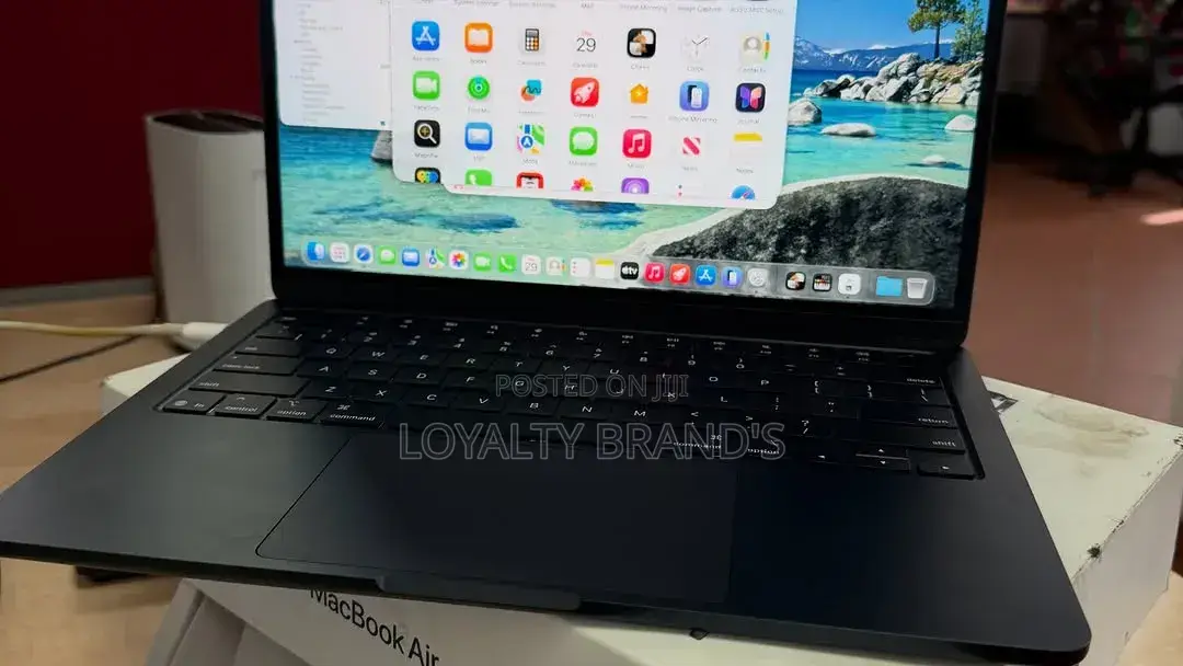 New Laptop Apple MacBook Air 2025 M4 16GB Apple M4 SSD 256GB