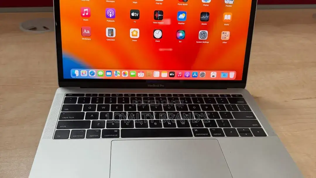 New Laptop Apple MacBook Pro 2017 8GB Intel Core i5 SSD 256GB