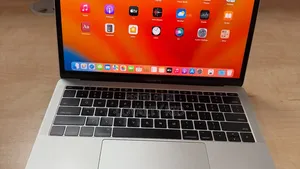 New Laptop Apple MacBook Pro 2017 8GB Intel Core i5 SSD 256GB