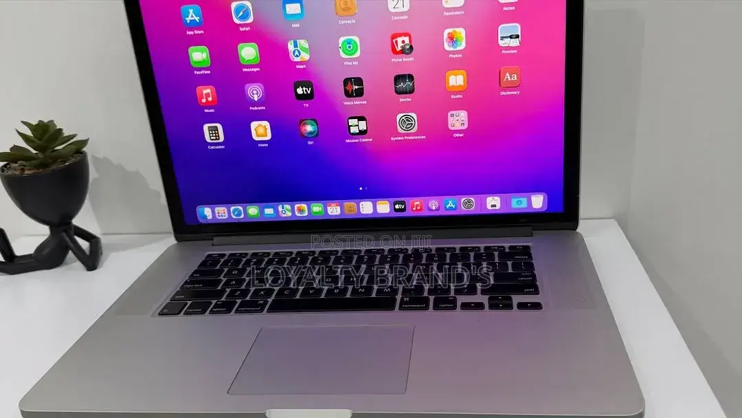 New Laptop Apple MacBook Pro 2015 16GB Intel Core i7 SSD 500GB