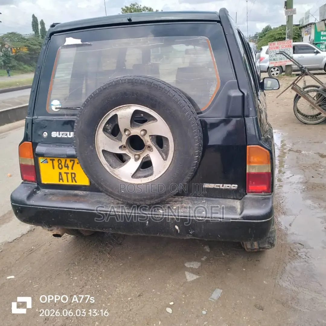 Suzuki Escudo 1998 Black