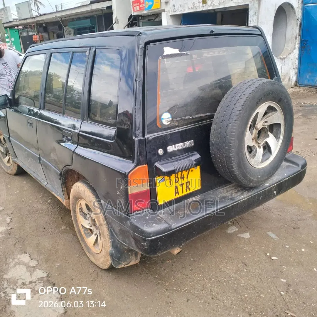 Suzuki Escudo 1998 Black