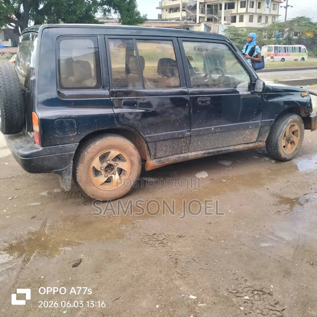 Suzuki Escudo 1998 Black