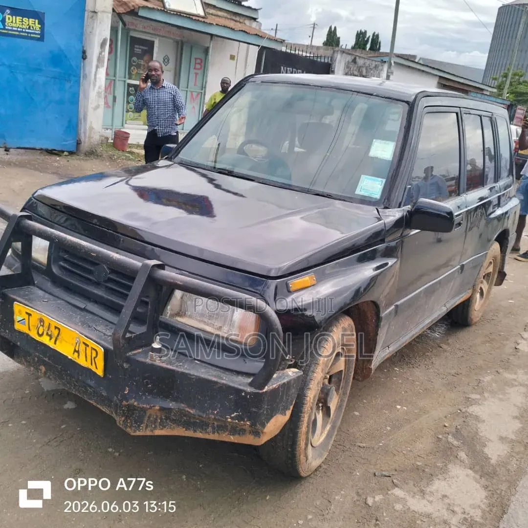 Suzuki Escudo 1998 Black