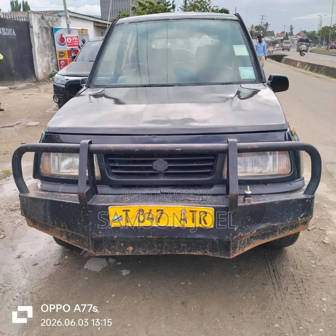 Suzuki Escudo 1998 Black