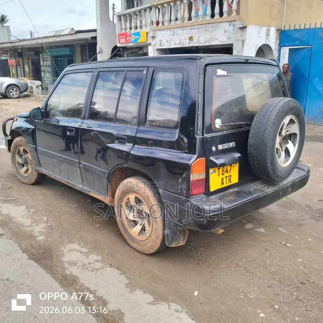 Suzuki Escudo 1998 Black