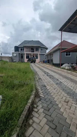 4bdrm Block of Flats in Mchakama Real State, Mbezi for sale