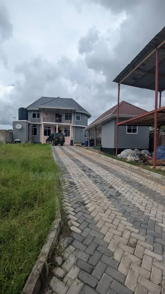 4bdrm Block of Flats in Mchakama Real State, Mbezi for sale