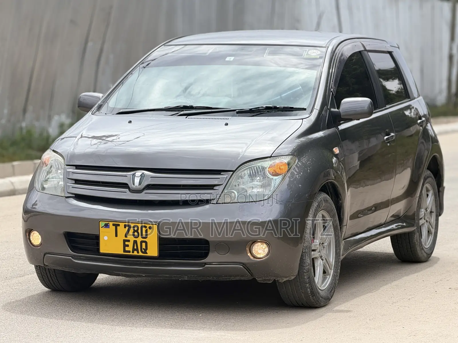 Toyota IST 2005 Gray