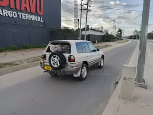 Toyota RAV4 1999 White