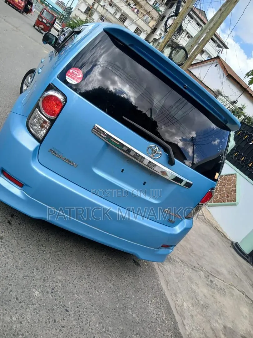 Toyota Corolla Rumion Hatchback 1.8 FWD 2010 Blue