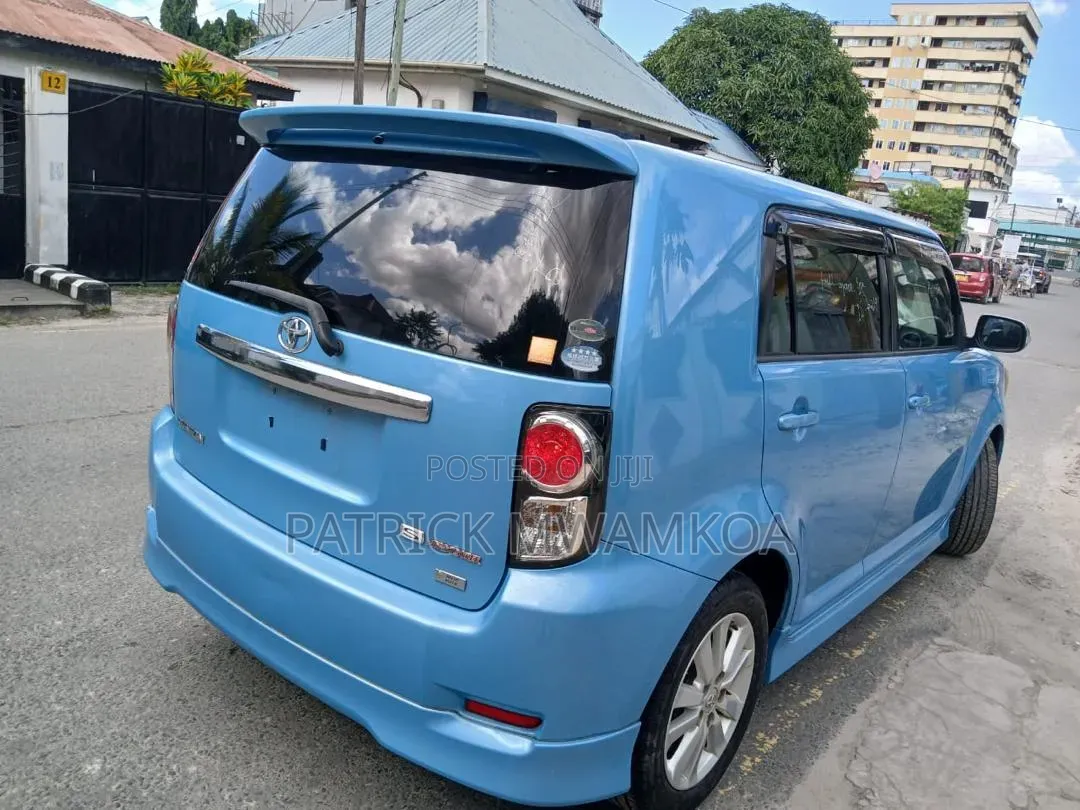 Toyota Corolla Rumion Hatchback 1.8 FWD 2010 Blue