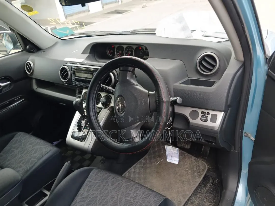 Toyota Corolla Rumion Hatchback 1.8 FWD 2010 Blue