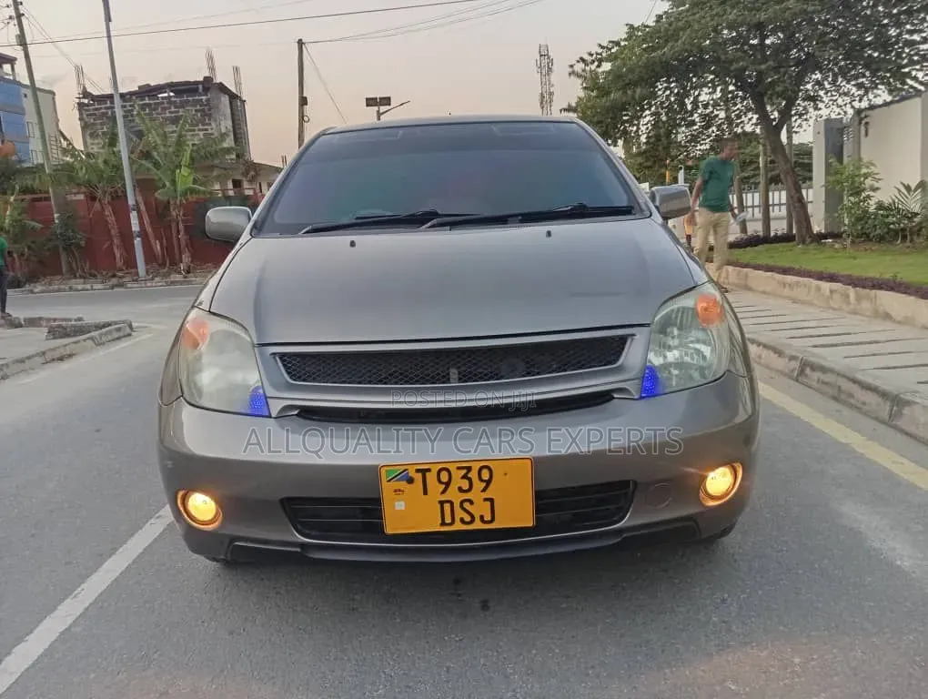 Toyota IST 2004 Gray