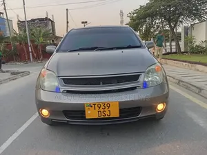Toyota IST 2004 Gray
