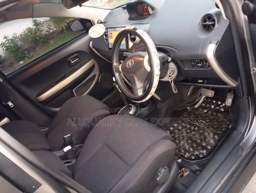 Toyota IST 2004 Gray