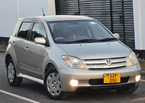 Toyota IST 2005 Silver