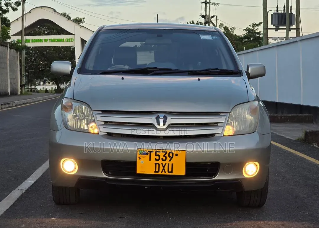 Toyota IST 2005 Silver
