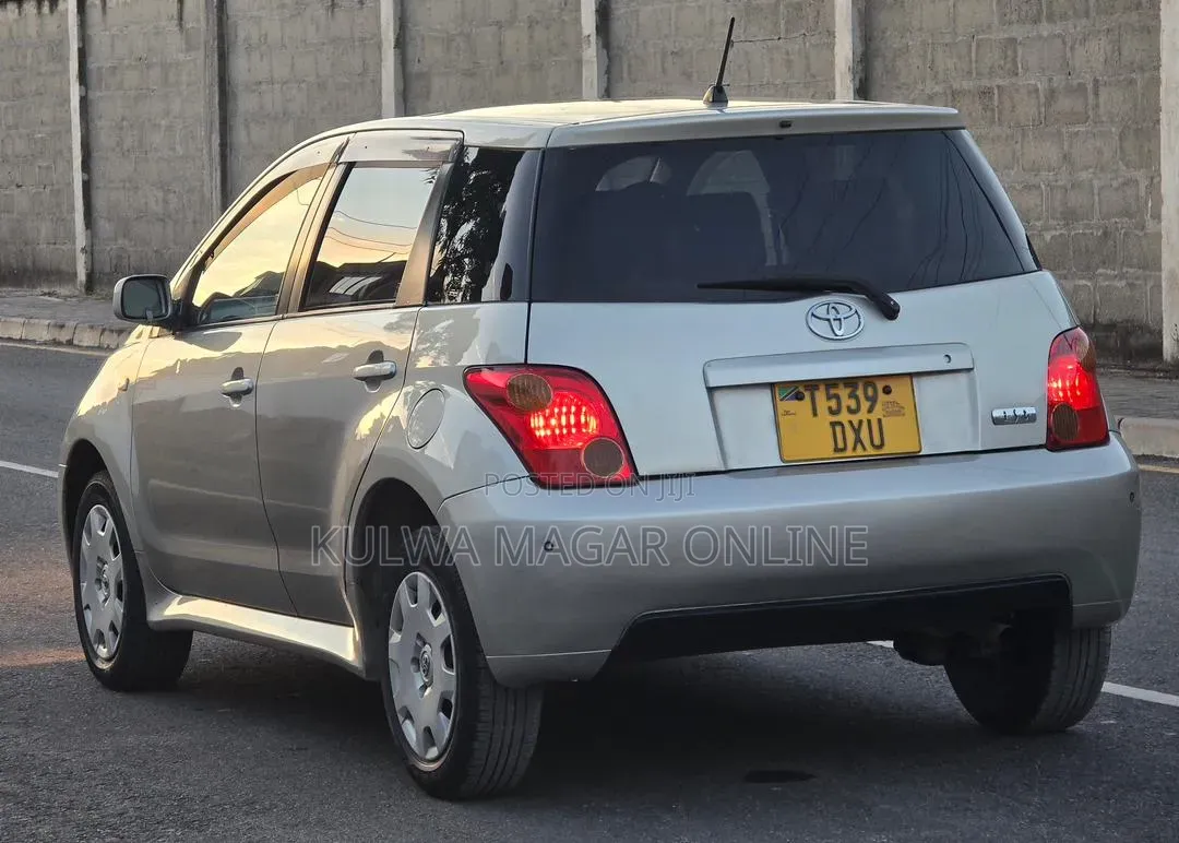 Toyota IST 2005 Silver