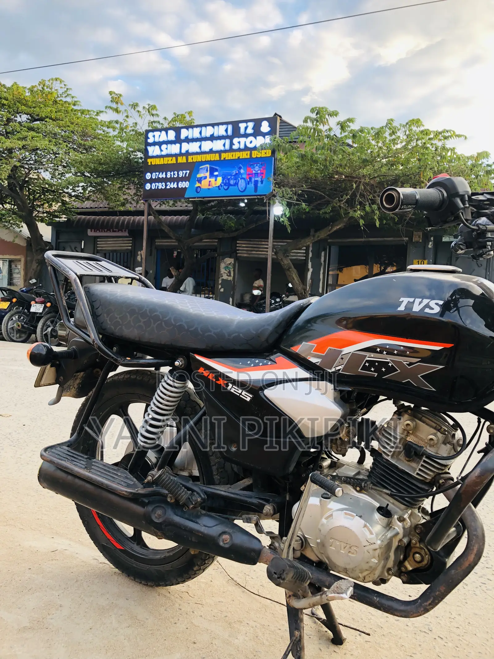 TVS HLX 125 2025 Black