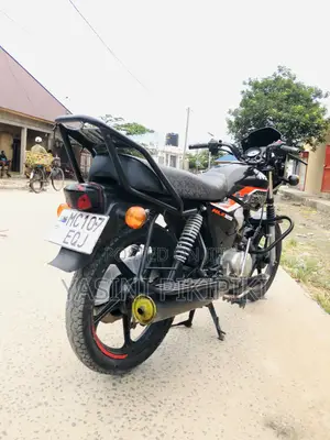 TVS HLX 125 2025 Black