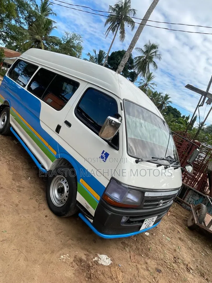 Toyota HiAce 2005 Blue