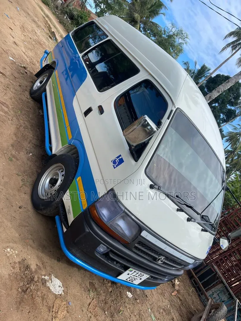 Toyota HiAce 2005 Blue