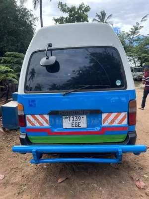 Toyota HiAce 2005 Blue