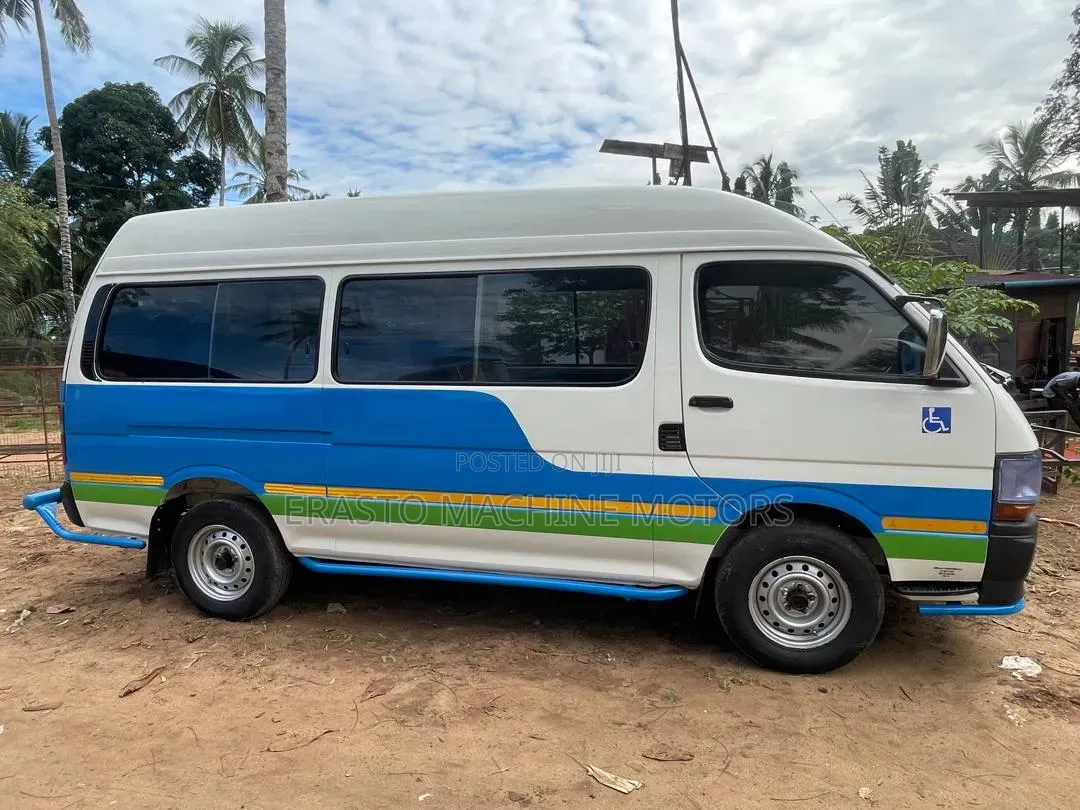 Toyota HiAce 2005 Blue