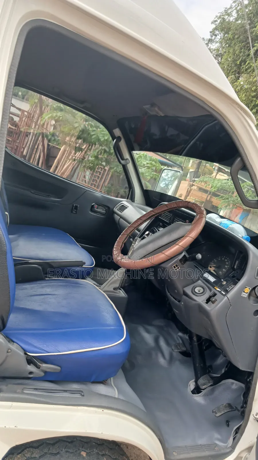 Toyota HiAce 2005 Blue