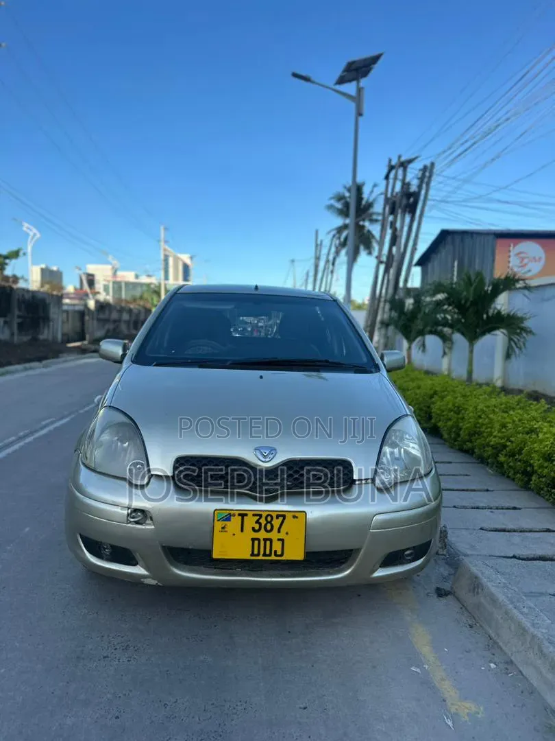 Toyota Vitz 2001 Gold