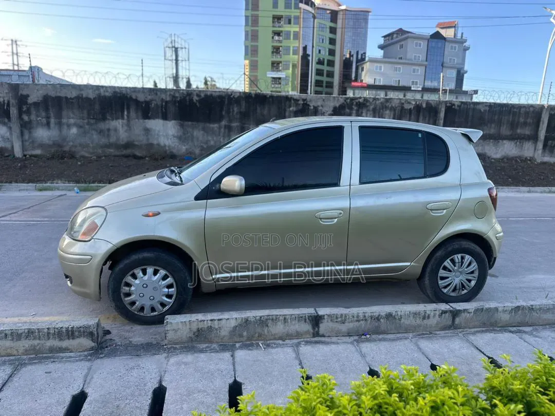 Toyota Vitz 2001 Gold