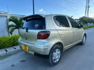 Toyota Vitz 2001 Gold