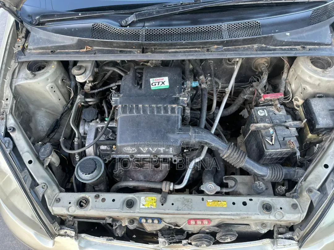 Toyota Vitz 2001 Gold